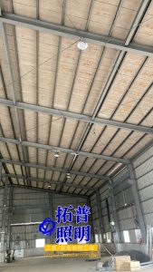 倉儲安裝200瓦LED燈泡